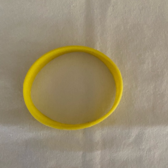 “Support Our Troops” Yellow Rubberband Bracelet - Picture 4 of 6
